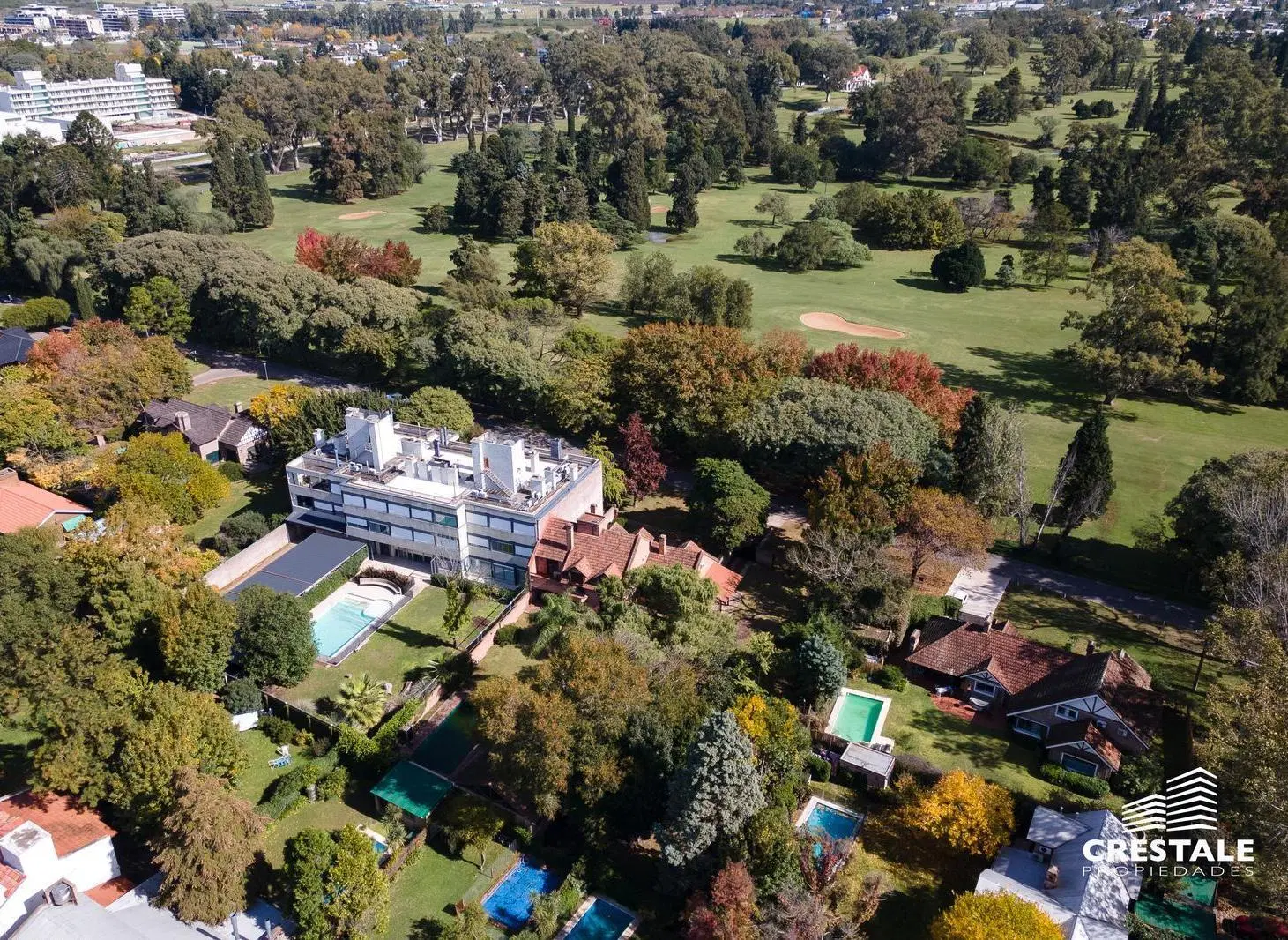 Venta - Lote de 1931 m² frente al golf - Fisherton, Rosario. 3