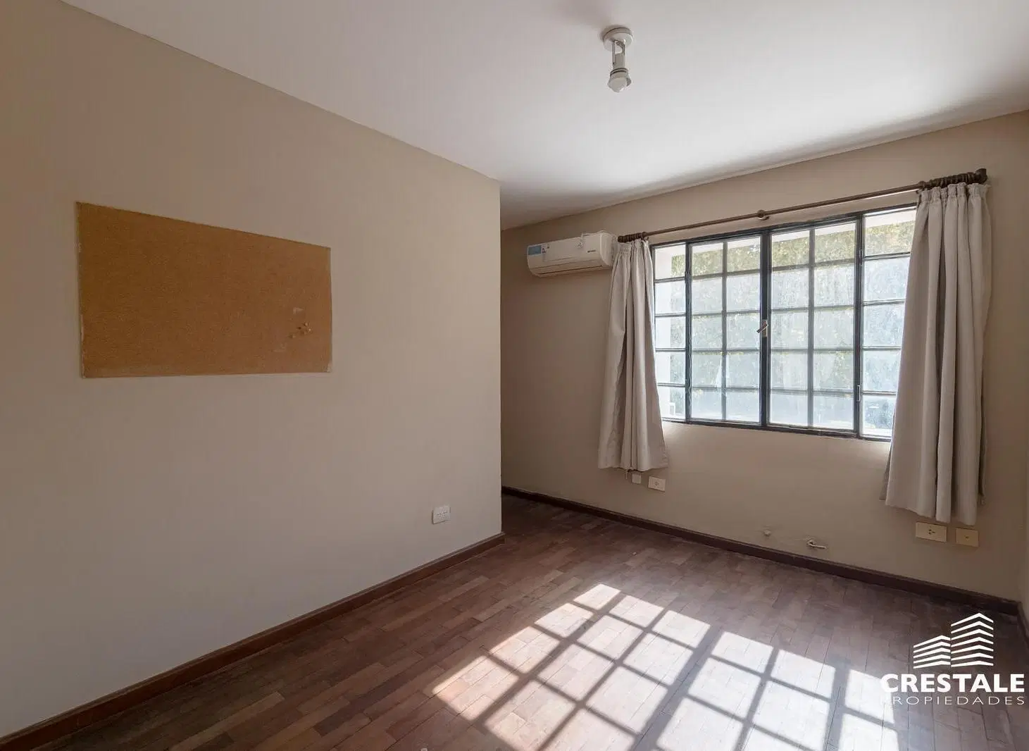 Venta - Casa 3 dormitorios con patio, cochera y parrillero - Fisherton, Rosario. 8