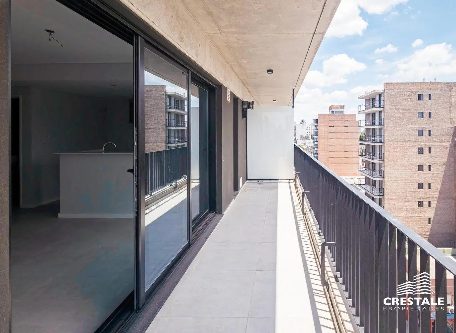 Venta / permuta - Departamento 2 dormitorios con balcón frente - Lourdes, Rosario centro. 1