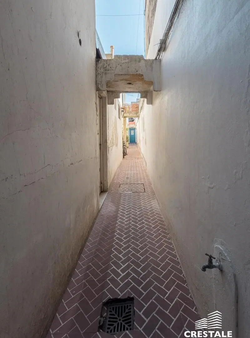 Venta / Permuta - Casa de pasillo 1 dormitorio con patio y terraza con parrillero - Abasto, Rosario. 3