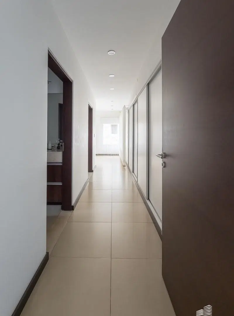 Venta / permuta - Casa 4 dormitorios en barrio privado - Funes hills Miraflores. 3