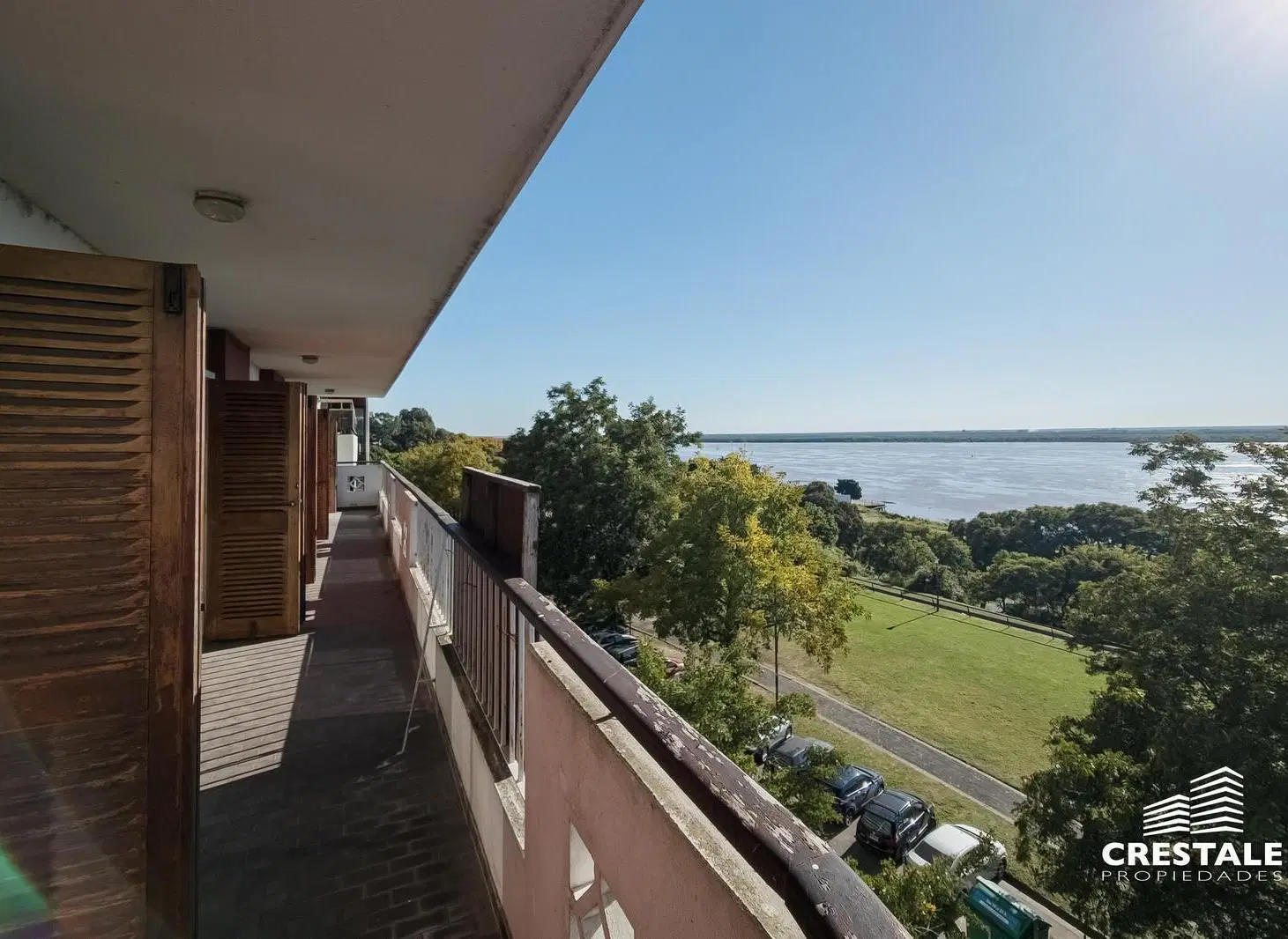 Venta / Permuta - Departamento 3 dormitorios con vista al río y balcón corrido - Martin, Rosario. 2
