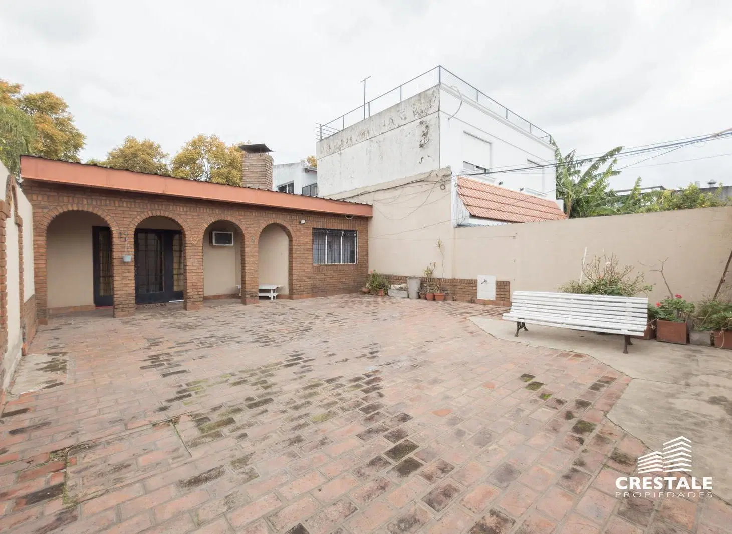 Venta / Permuta - Casa 3 dormitorios con cochera doble y quincho - Barrio Industrial, Rosario. 2