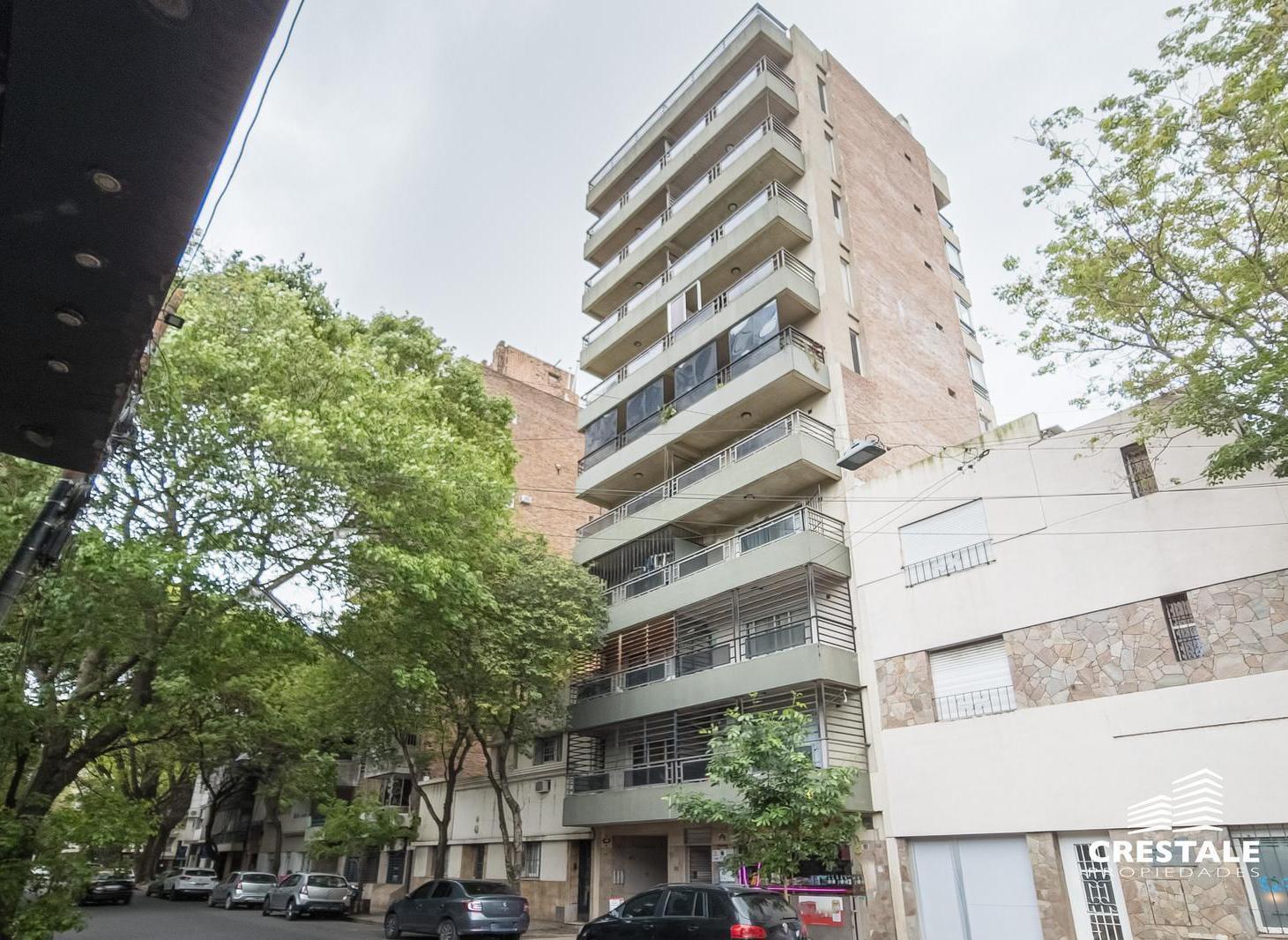 Venta - Monoambiente divisible con ventilación cruzada y balcón cerrado - Martin, Rosario.