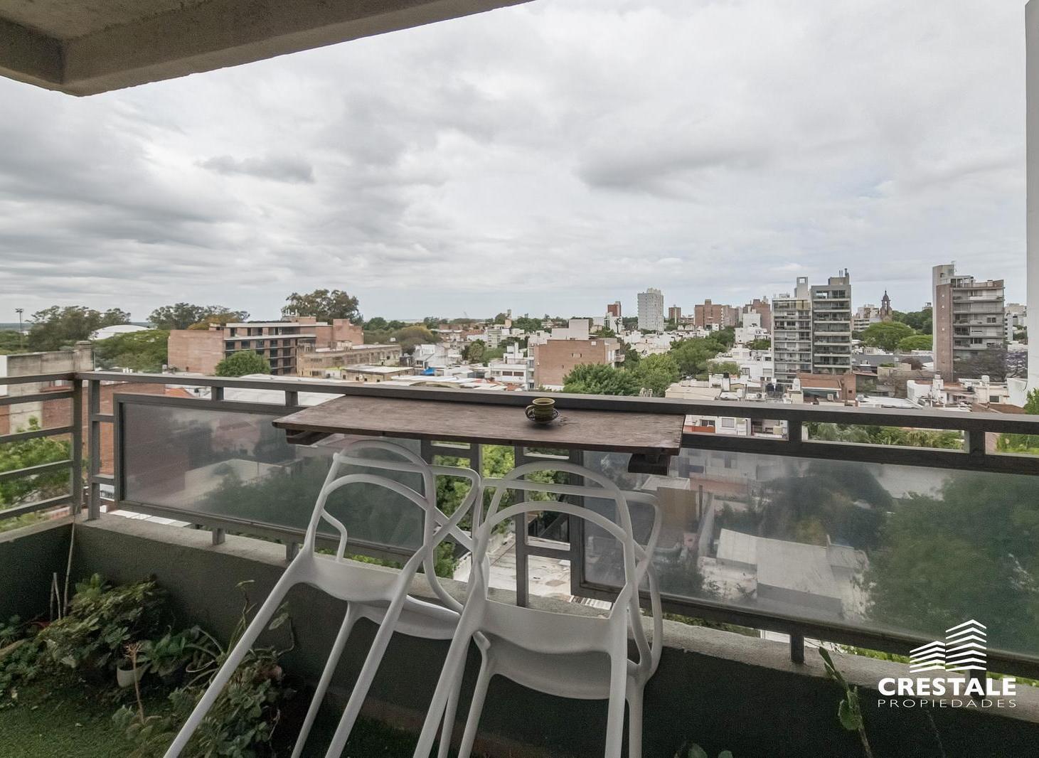 Venta - Monoambiente divisible con ventilación cruzada y balcón cerrado - Martin, Rosario.