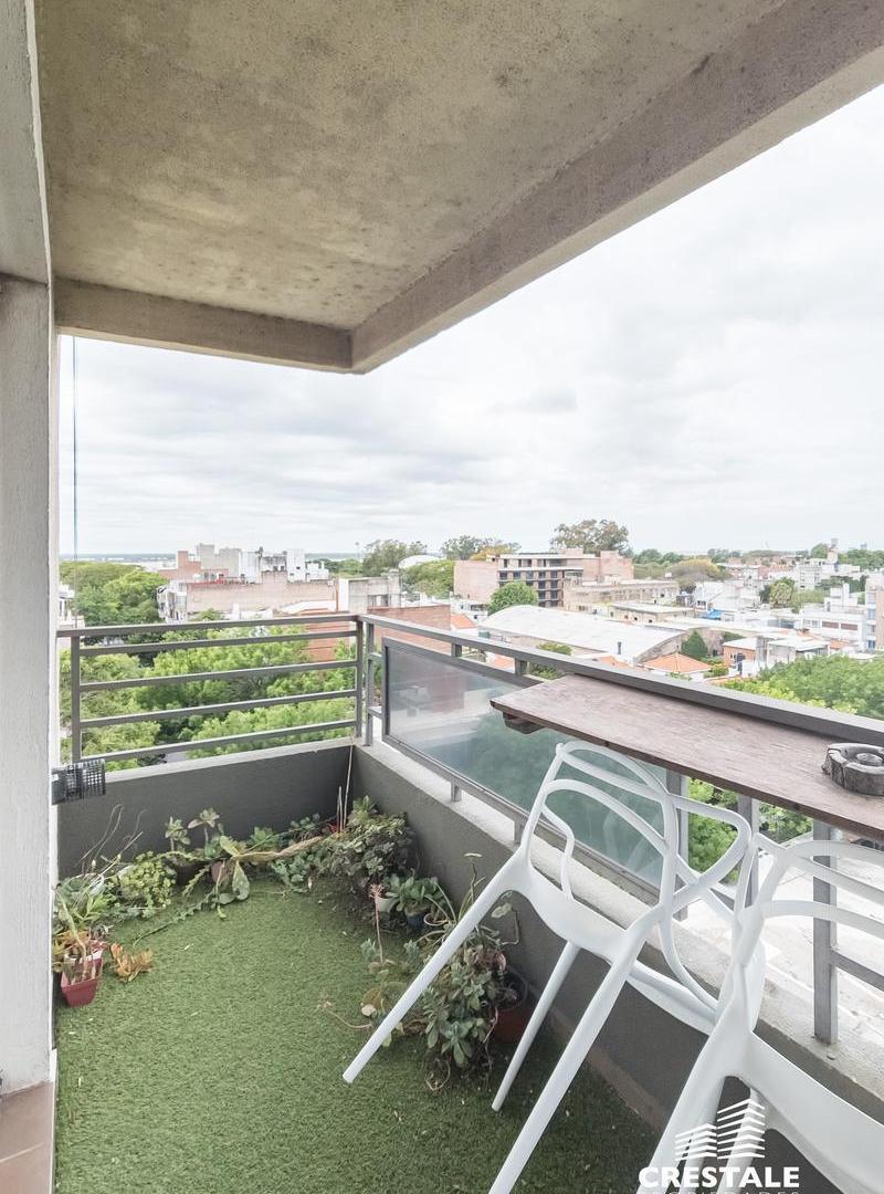 Venta - Monoambiente divisible con ventilación cruzada y balcón cerrado - Martin, Rosario.