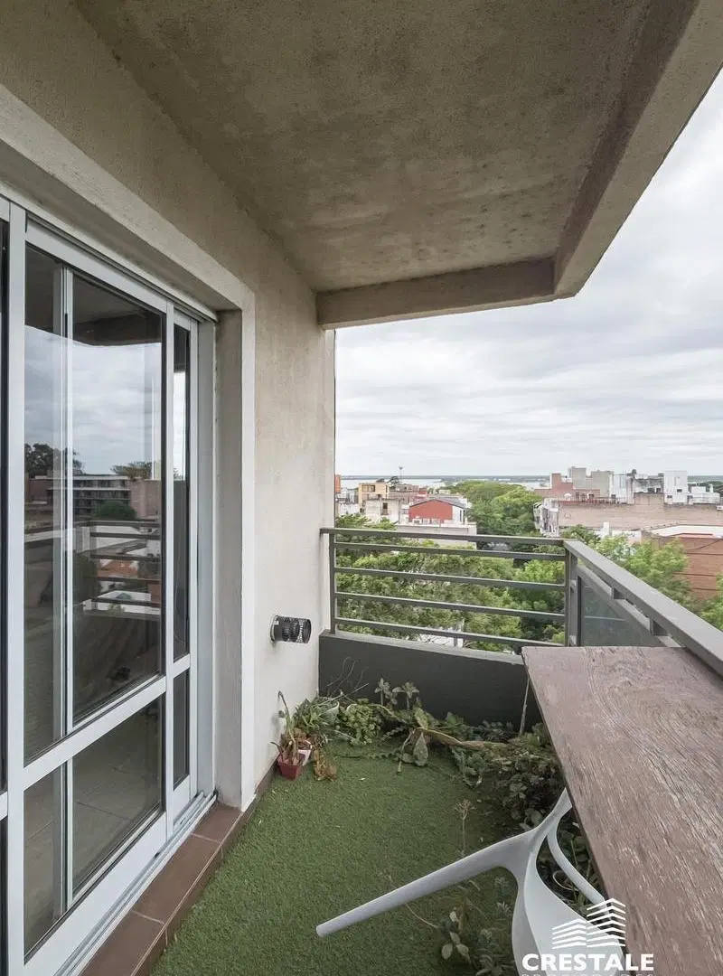 Venta - Monoambiente divisible con ventilación cruzada y balcón cerrado - Martin, Rosario. 5