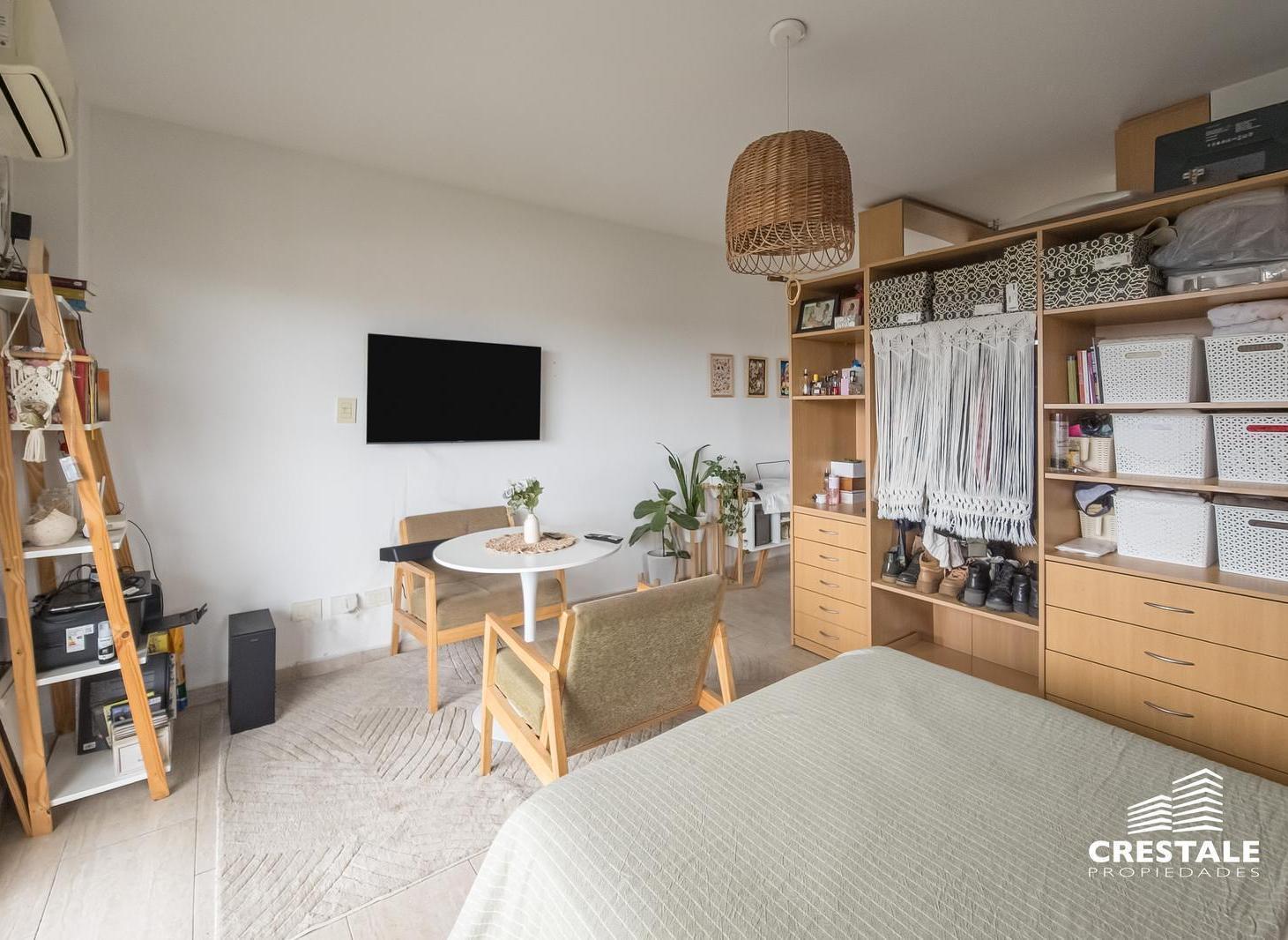 Venta - Monoambiente divisible con ventilación cruzada y balcón cerrado - Martin, Rosario.