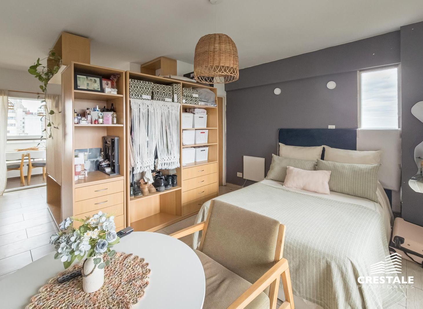 Venta - Monoambiente divisible con ventilación cruzada y balcón cerrado - Martin, Rosario.