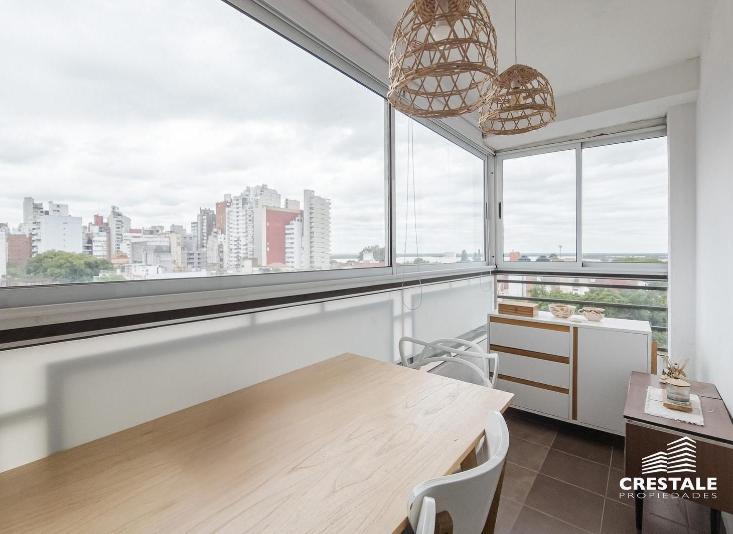 Venta - Monoambiente divisible con ventilación cruzada y balcón cerrado - Martin, Rosario.