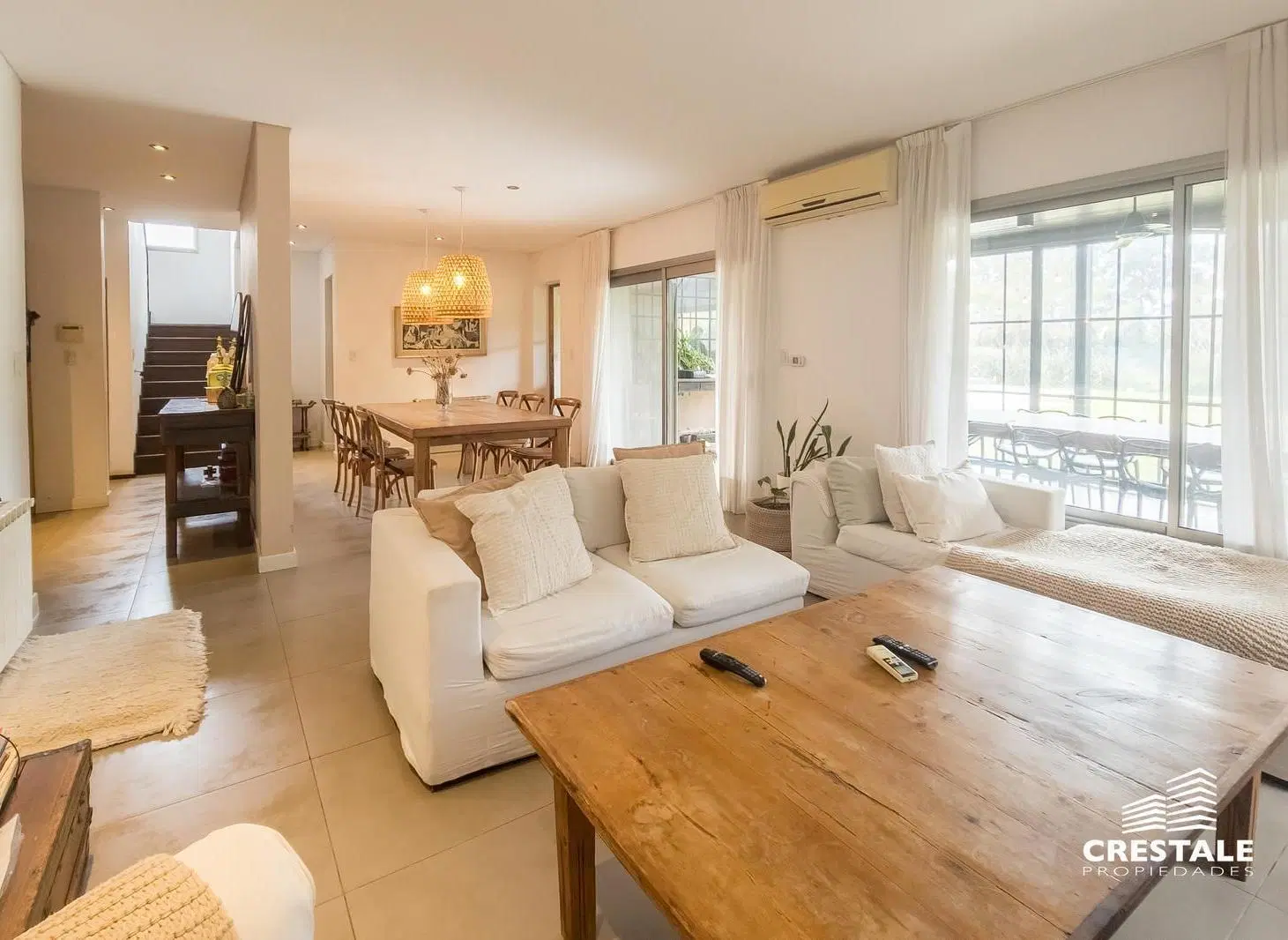 Venta / Permuta - Casa 4 dormitorios con piscina en barrio privado - Aguadas, Funes. 2