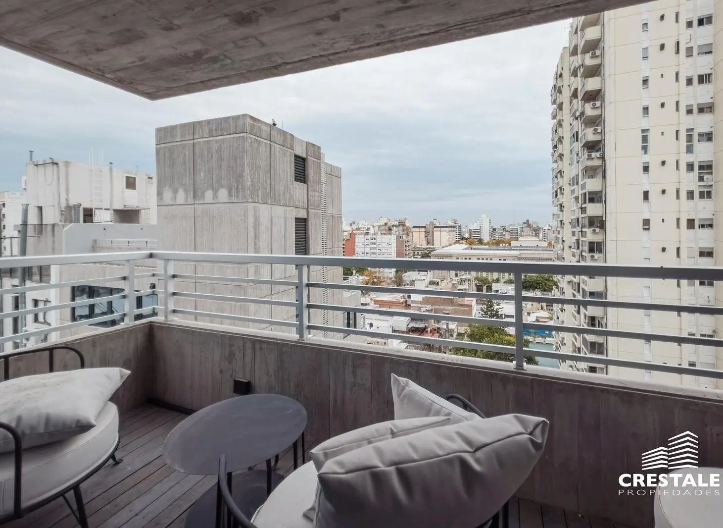 Venta / Permuta - Departamento 2 dormitorios con balcón aterrazado - Centro, Rosario. 3