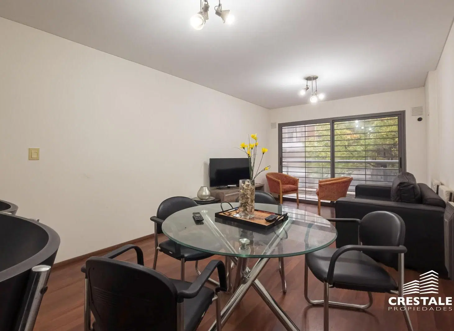Venta - Departamento 2 dormitorios con cochera - Centro, Rosario. 2