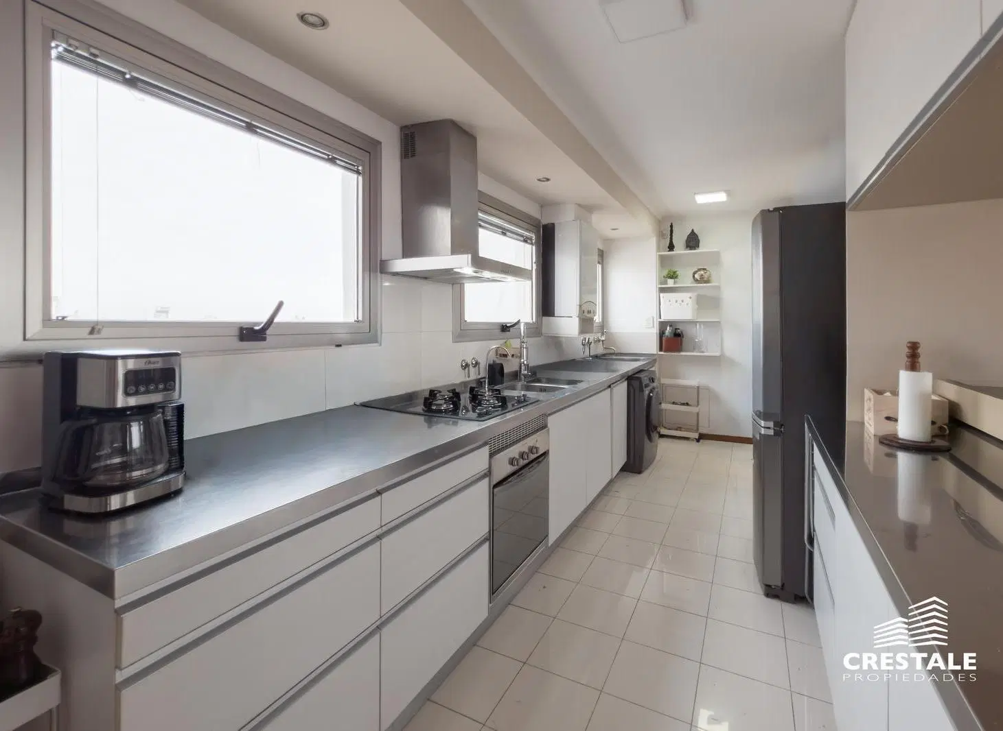 Venta / Permuta - Departamento 2 dormitorios con vista franca al río y cochera doble - Rosario. 2