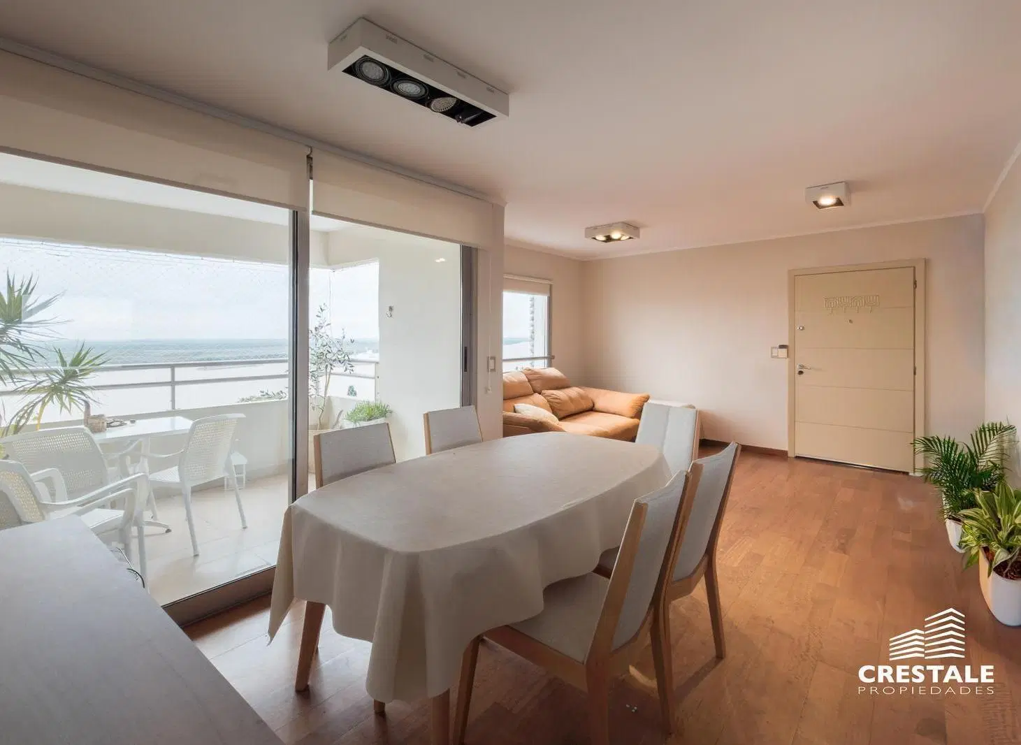Venta / Permuta - Departamento 2 dormitorios con vista franca al río y cochera doble - Rosario. 3