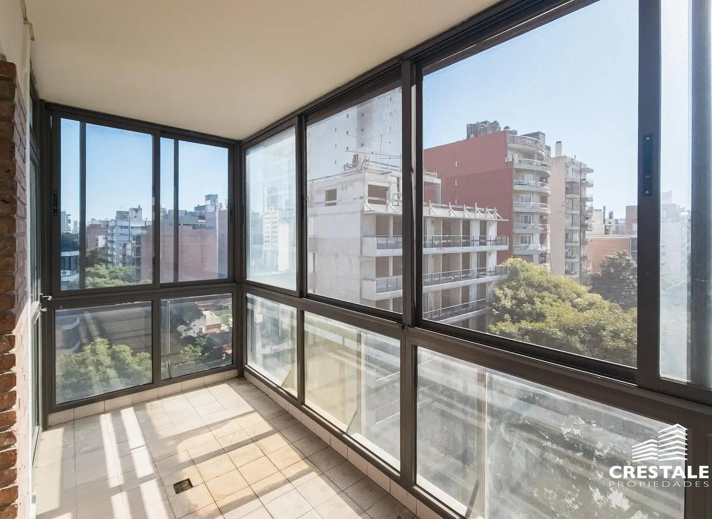 Venta / Permuta - Departamento 5 dormitorios con cochera y balcón - Centro, Rosario. 5