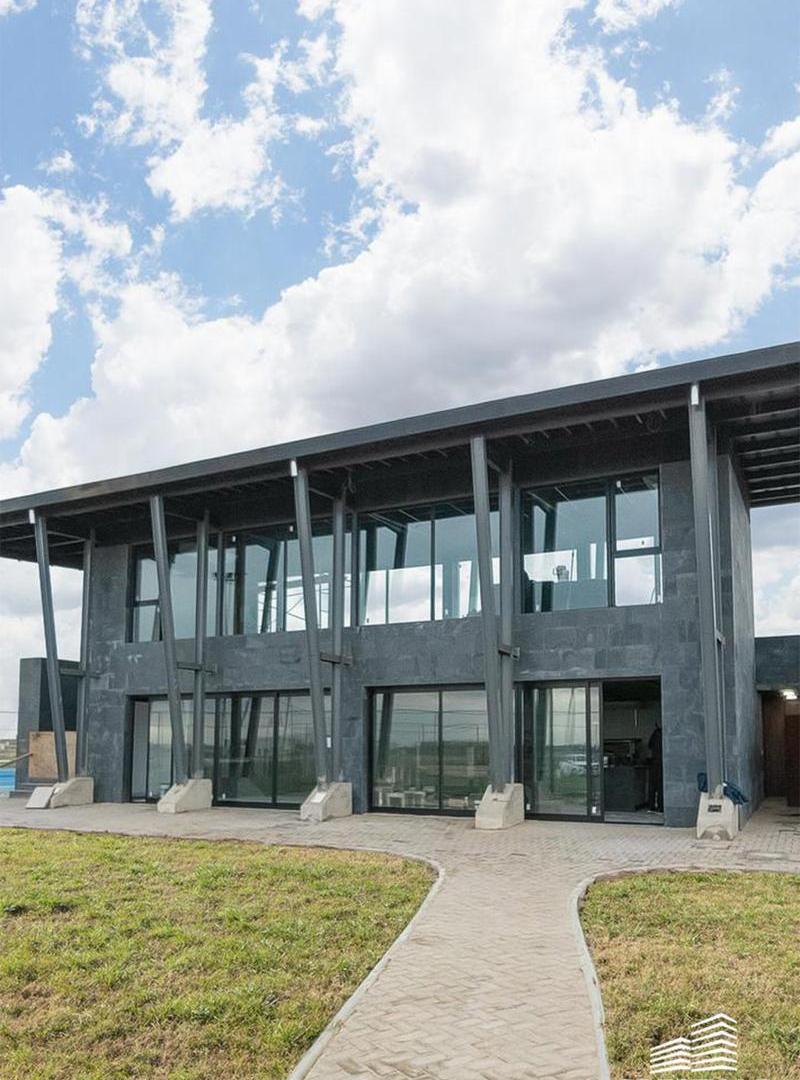 Venta - Casa 3 dormitorios en barrio privado - Funes Lakes.