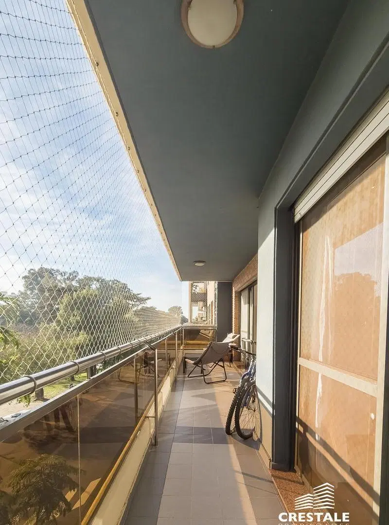 Venta / Permuta - Departamento 3 dormitorios con patio exclusivo y cochera - Martin, Rosario. 8