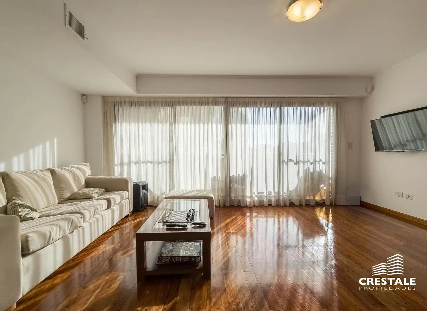 Venta / Permuta - Departamento 3 dormitorios con patio exclusivo y cochera - Martin, Rosario. 3