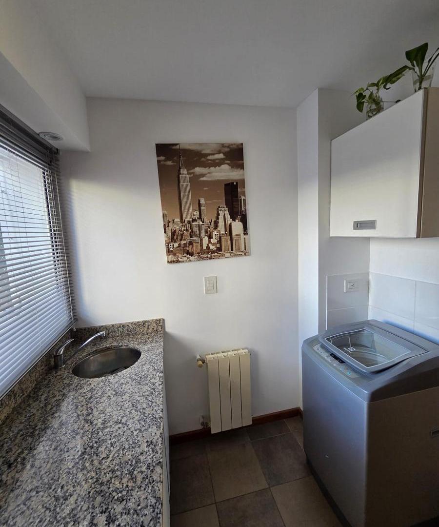 Foto de Venta / Permuta - Departamento 2 dormitorios con balcón al frente, imagen 3
