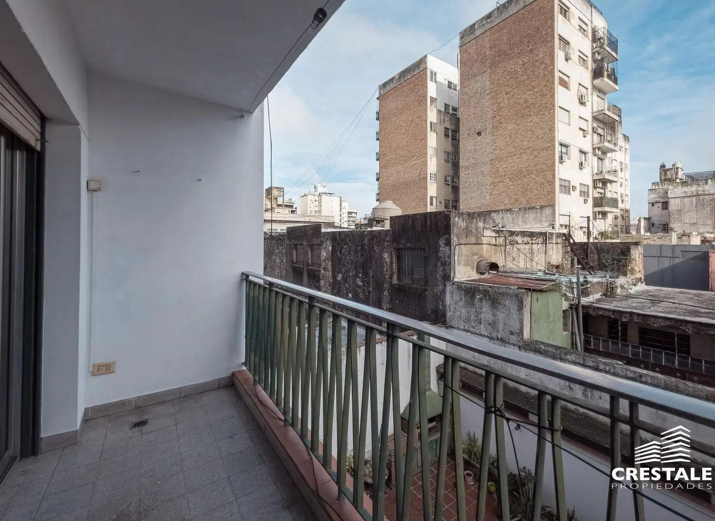 Venta / Permuta - Departamento 2 dormitorios con balcón corrido - Centro, Rosario. 3