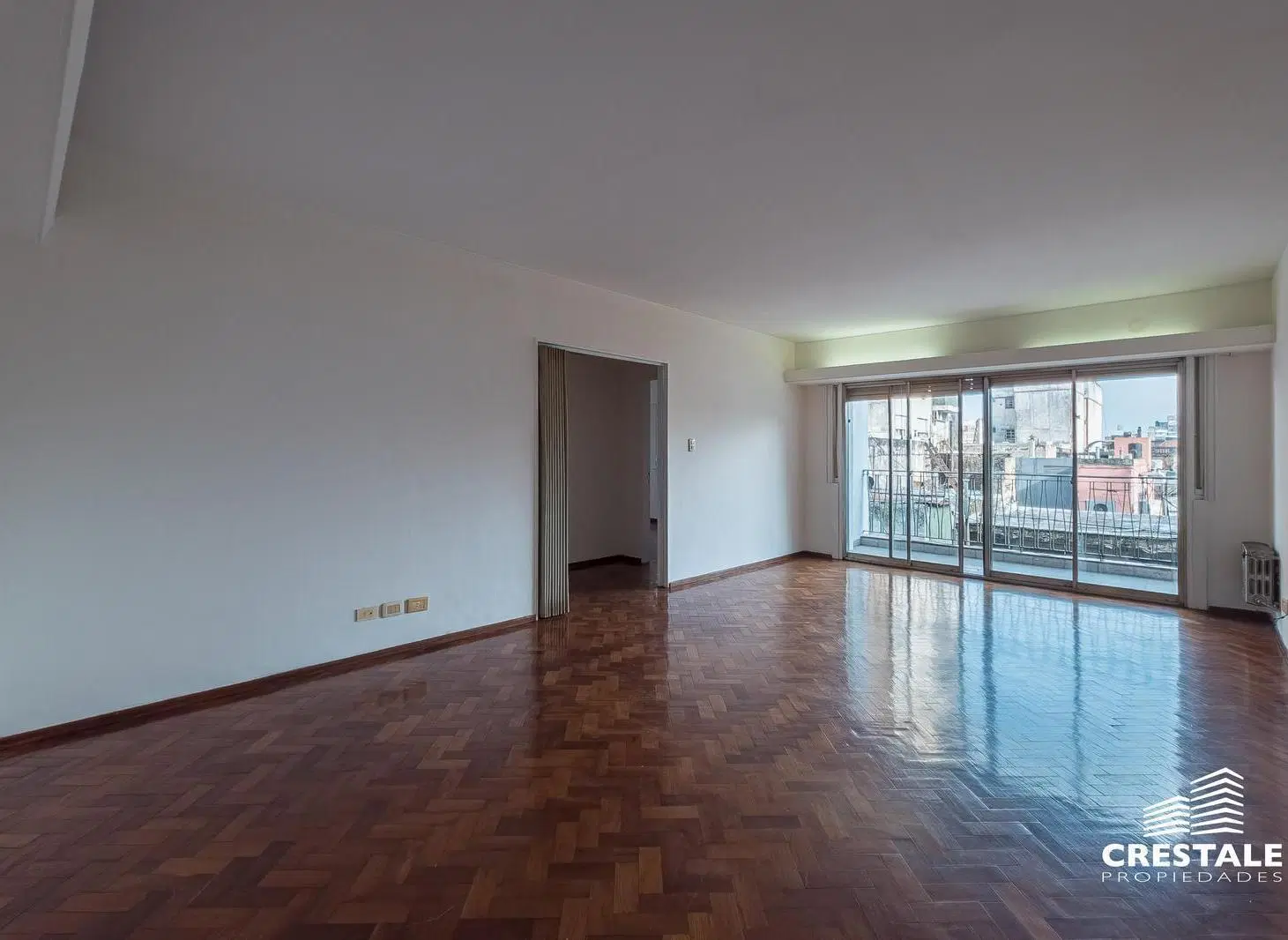Venta / Permuta - Departamento 2 dormitorios con balcón corrido - Centro, Rosario. 5