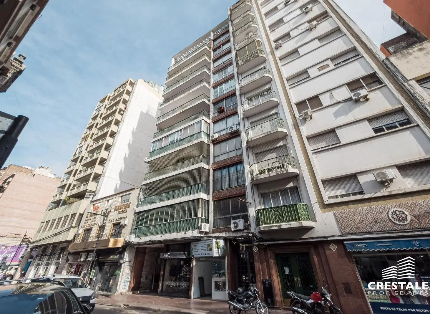 Venta / Permuta - Departamento 2 dormitorios con balcón corrido - Centro, Rosario. 4