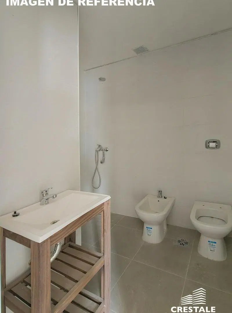 Venta - Departamento dúplex 2 dormitorios con patio y piscina - Pichincha, Rosario. 4
