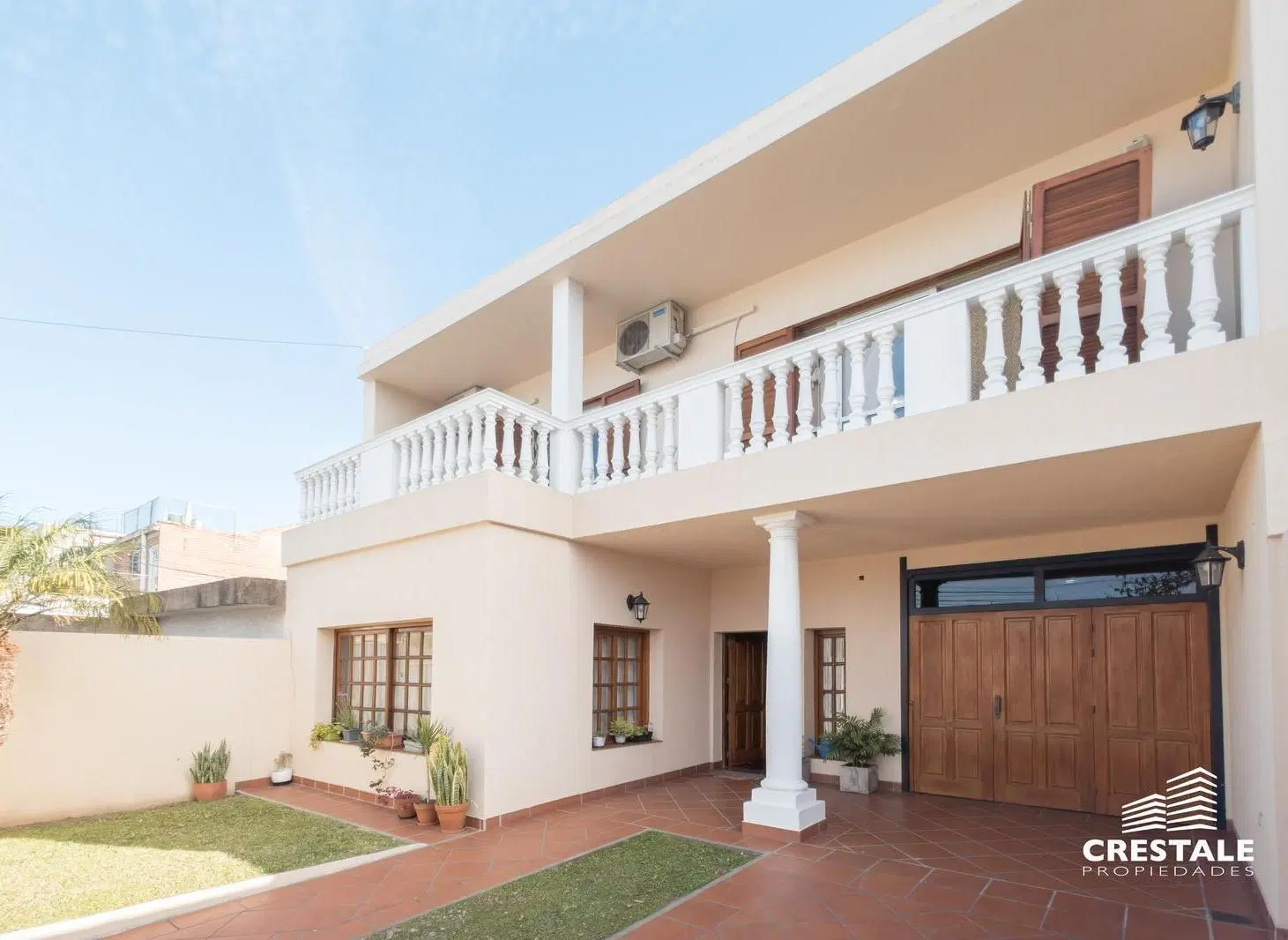 Venta / Permuta - Casa 4 dormitorios con piscina y cocheras - La Florida, Rosario. 2