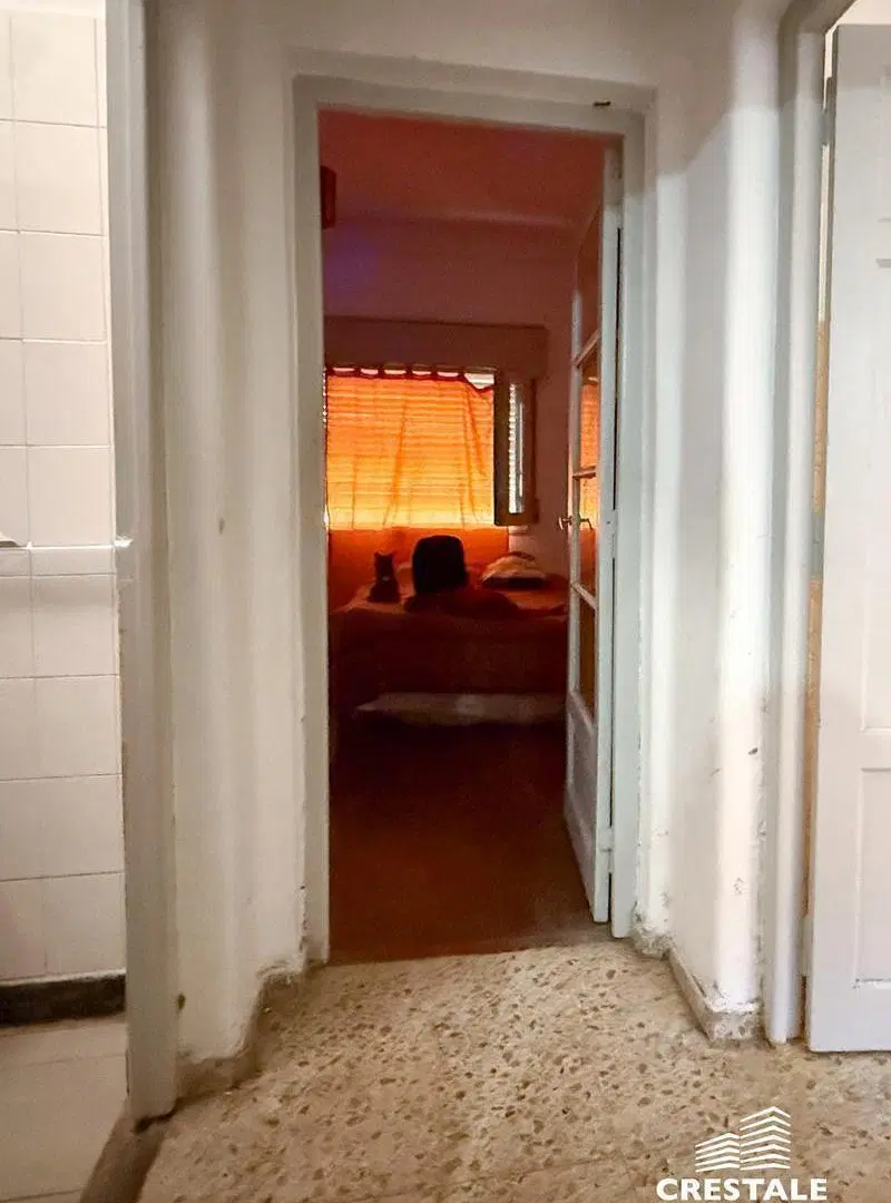 Venta - Casa 2 dormitorios con patio y terraza - Echesortu, Rosario. 3