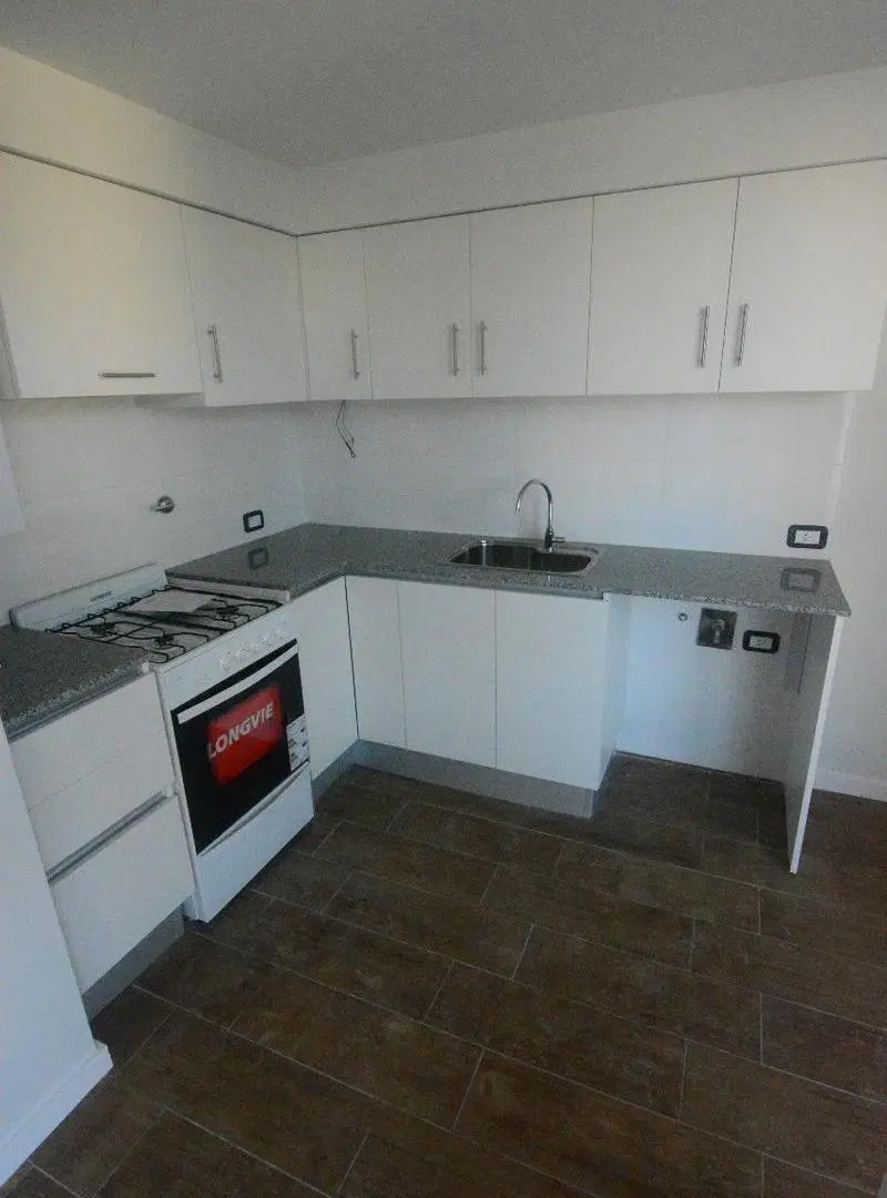 Venta / Permuta - Departamento 2 dormitorios con ventilación cruzada - Centro, Rosario. 2