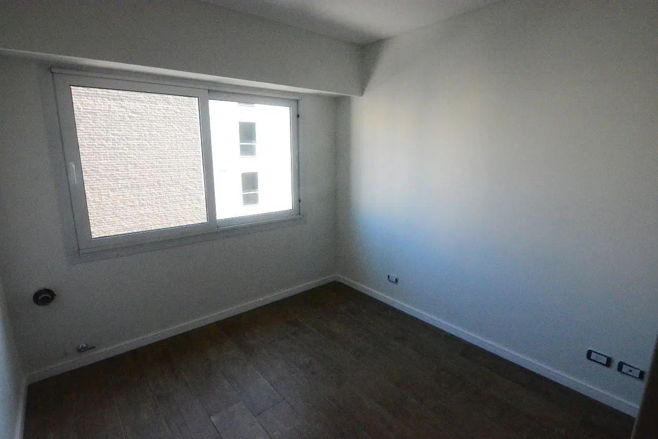 Venta / Permuta - Departamento 2 dormitorios con ventilación cruzada - Centro, Rosario. 3