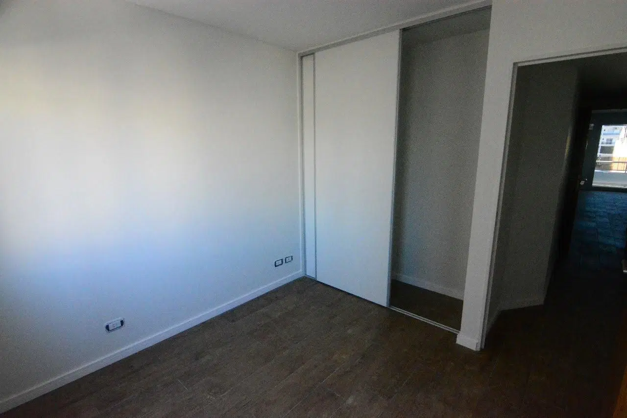 Venta / Permuta - Departamento 2 dormitorios con ventilación cruzada - Centro, Rosario. 4