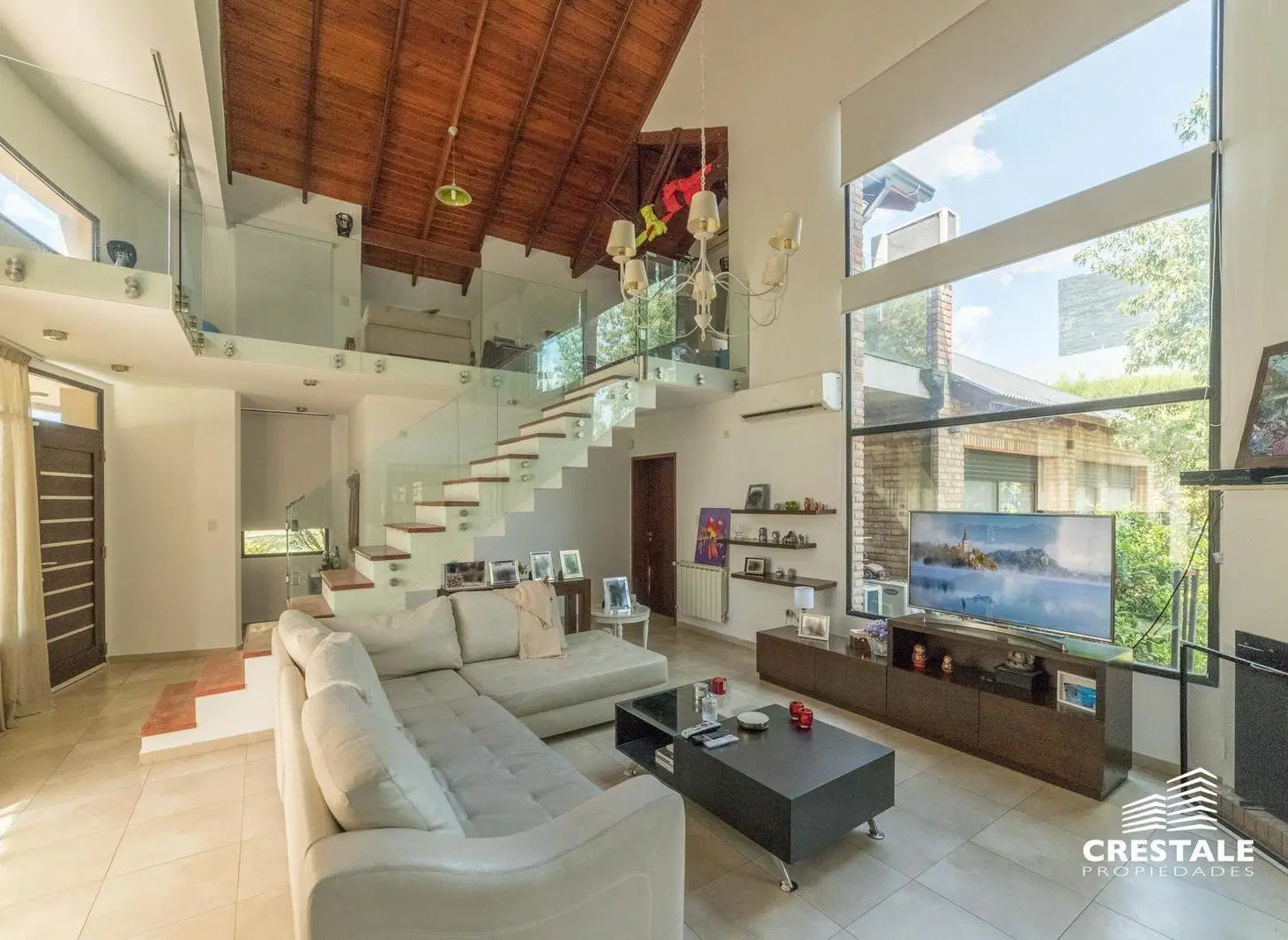 Venta - Casa 4 dormitorios con jardín y piscina en barrio privado - Kentucky Club de Campo. 3