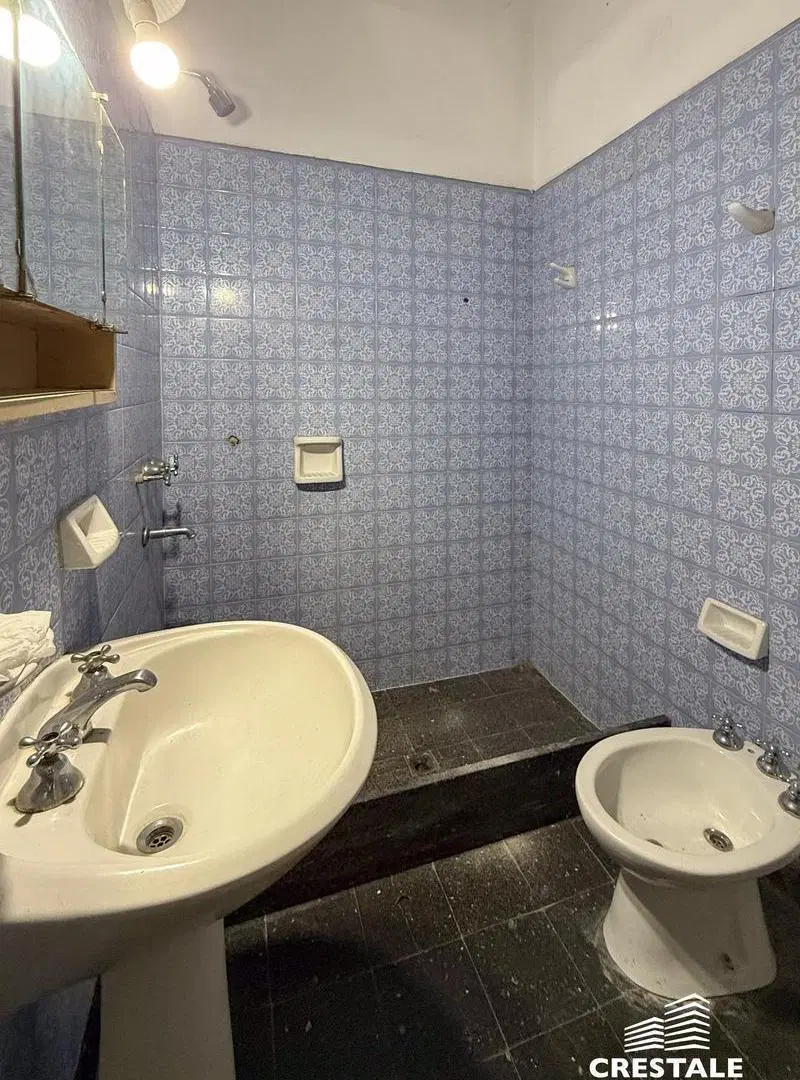 Venta / Permuta - Casa 2 dormitorios con patio, cochera y terraza - Jorge Cura, Rosario. 4