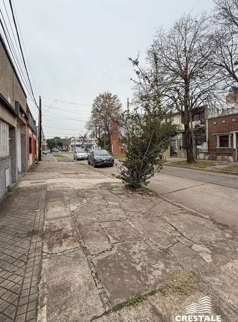 Venta / Permuta - Casa 2 dormitorios con patio, cochera y terraza - Jorge Cura, Rosario. 2