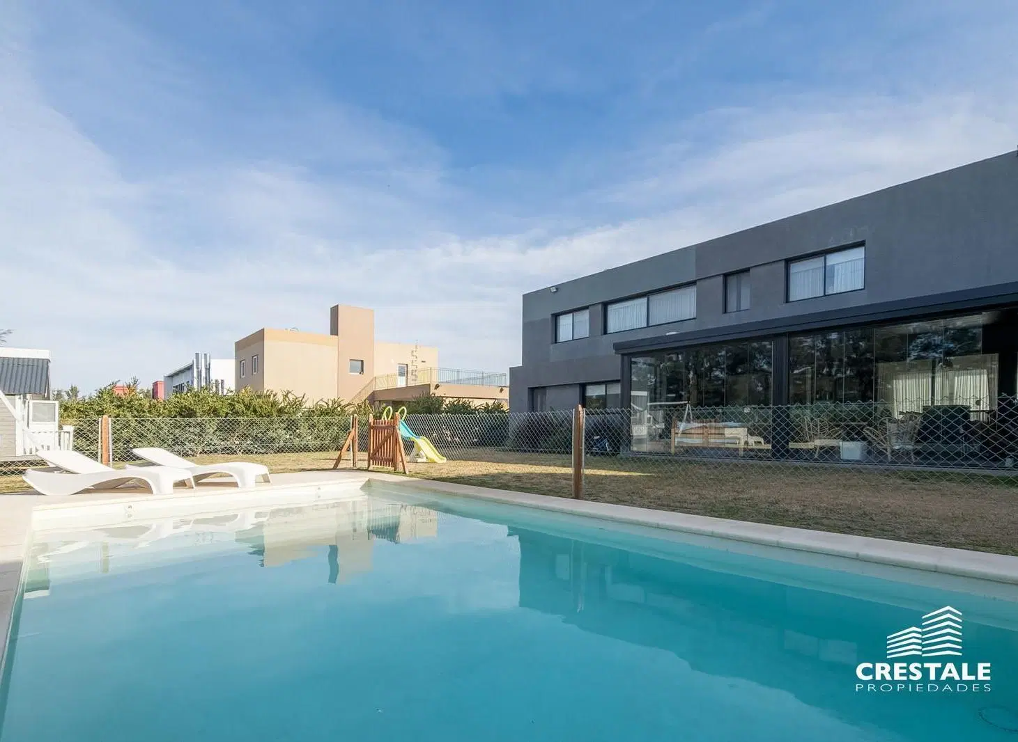 Venta / Permuta - Casa 3 dormitorios amueblada - Piscina - Palos Verdes Country Club, Fisherton. 2