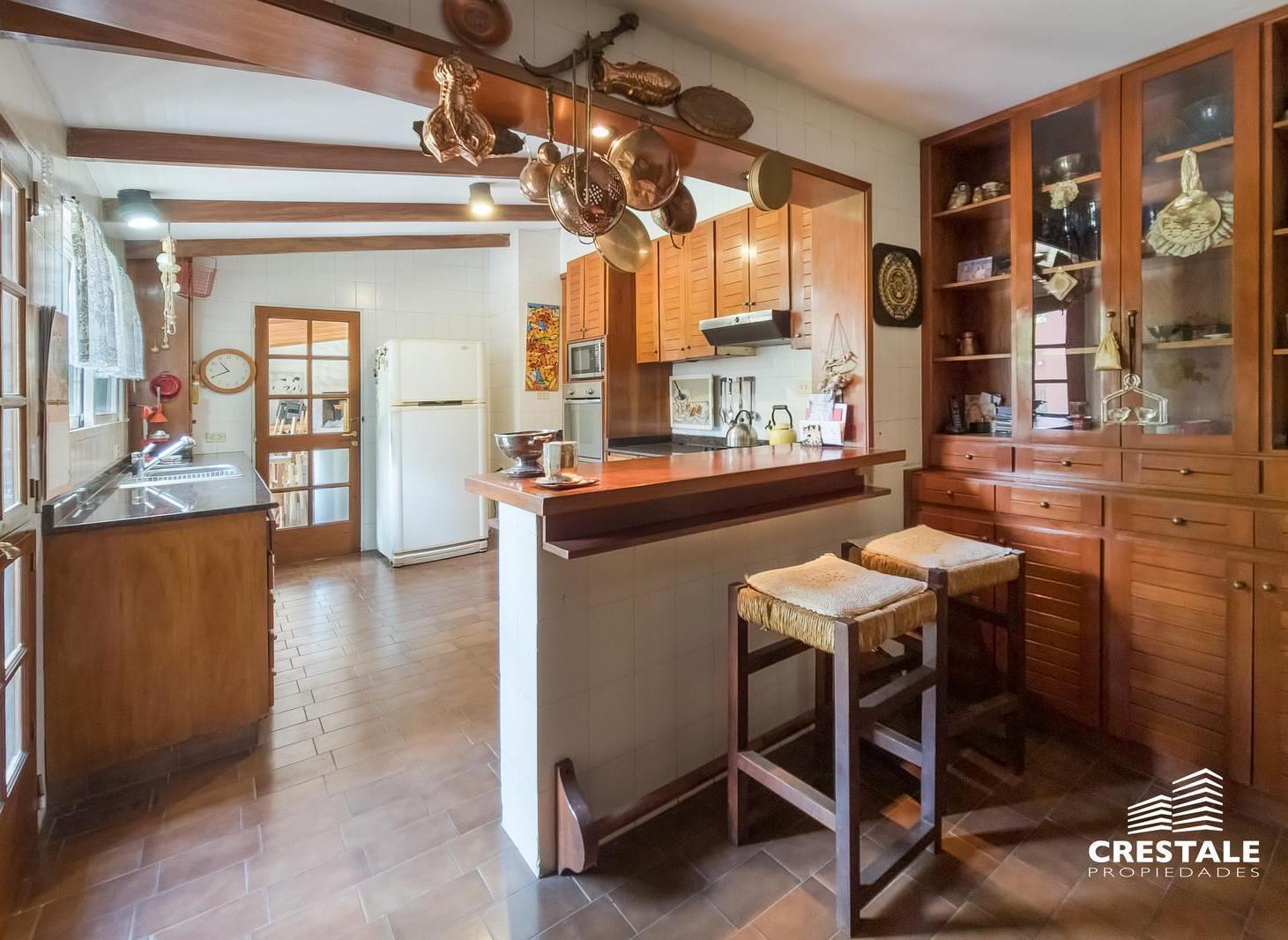 Foto de Venta / Permuta - Casa 3 dormitorios. Jardín piscina y quincho, imagen 5