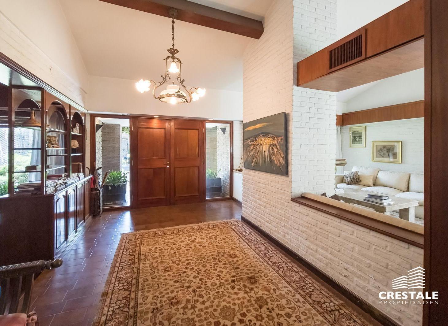 Foto de Venta / Permuta - Casa 3 dormitorios. Jardín piscina y quincho, imagen 3