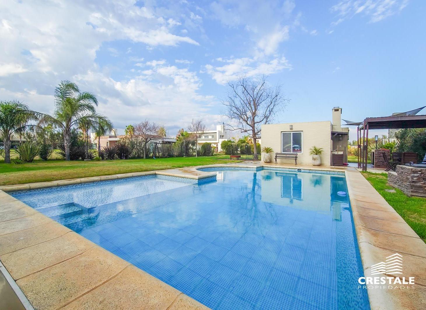 Foto de Venta - Casa 4 dormitorios con piscina y quincho - Lote de 1.200 m², imagen 2