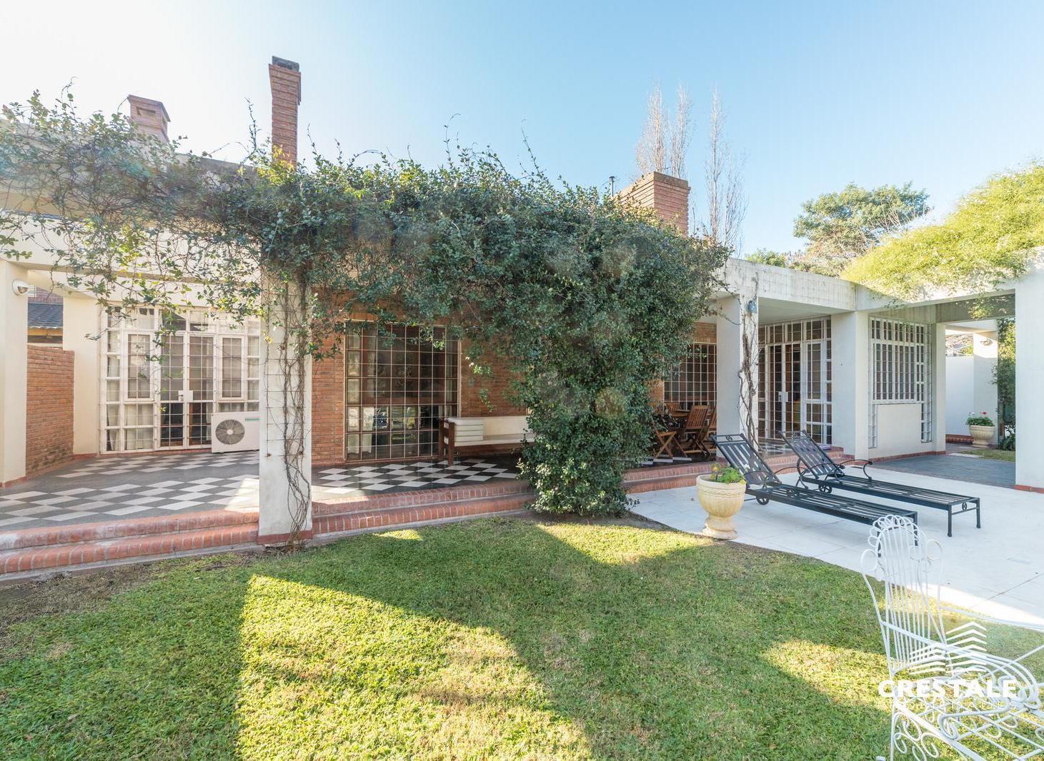 Foto de Venta - Casa 4 dormitorios con jardín y pileta - 400 m2 - Fisherton, imagen 2