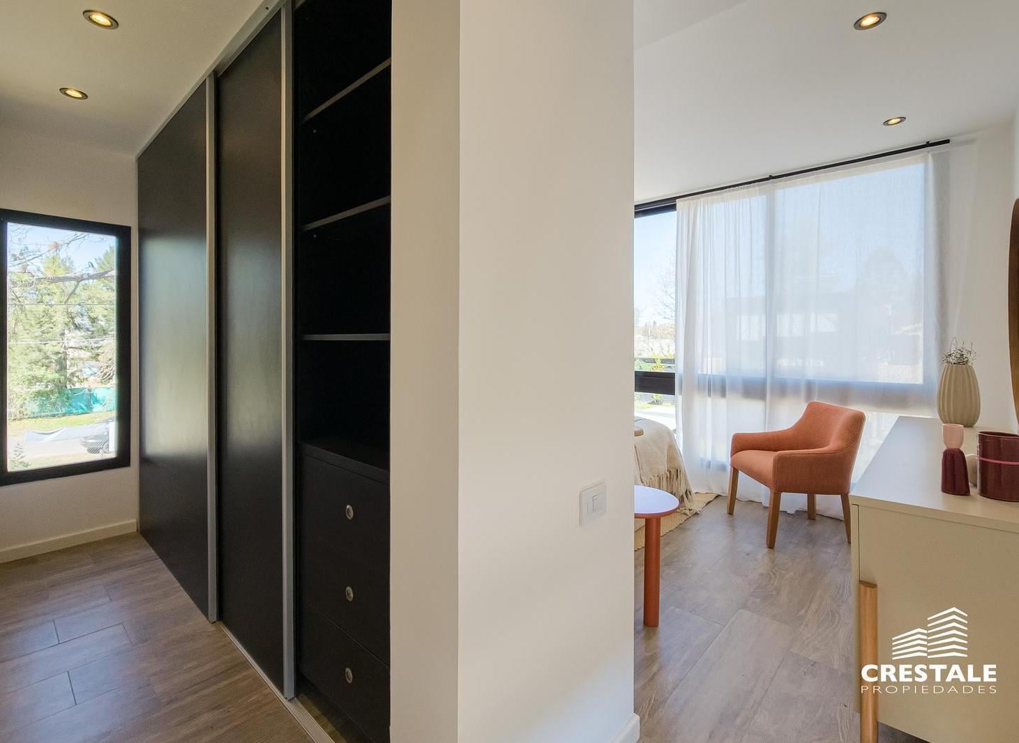 Foto de Venta - Casa 2 dormitorios con galería, parrillero, cochera y jardín, imagen 4