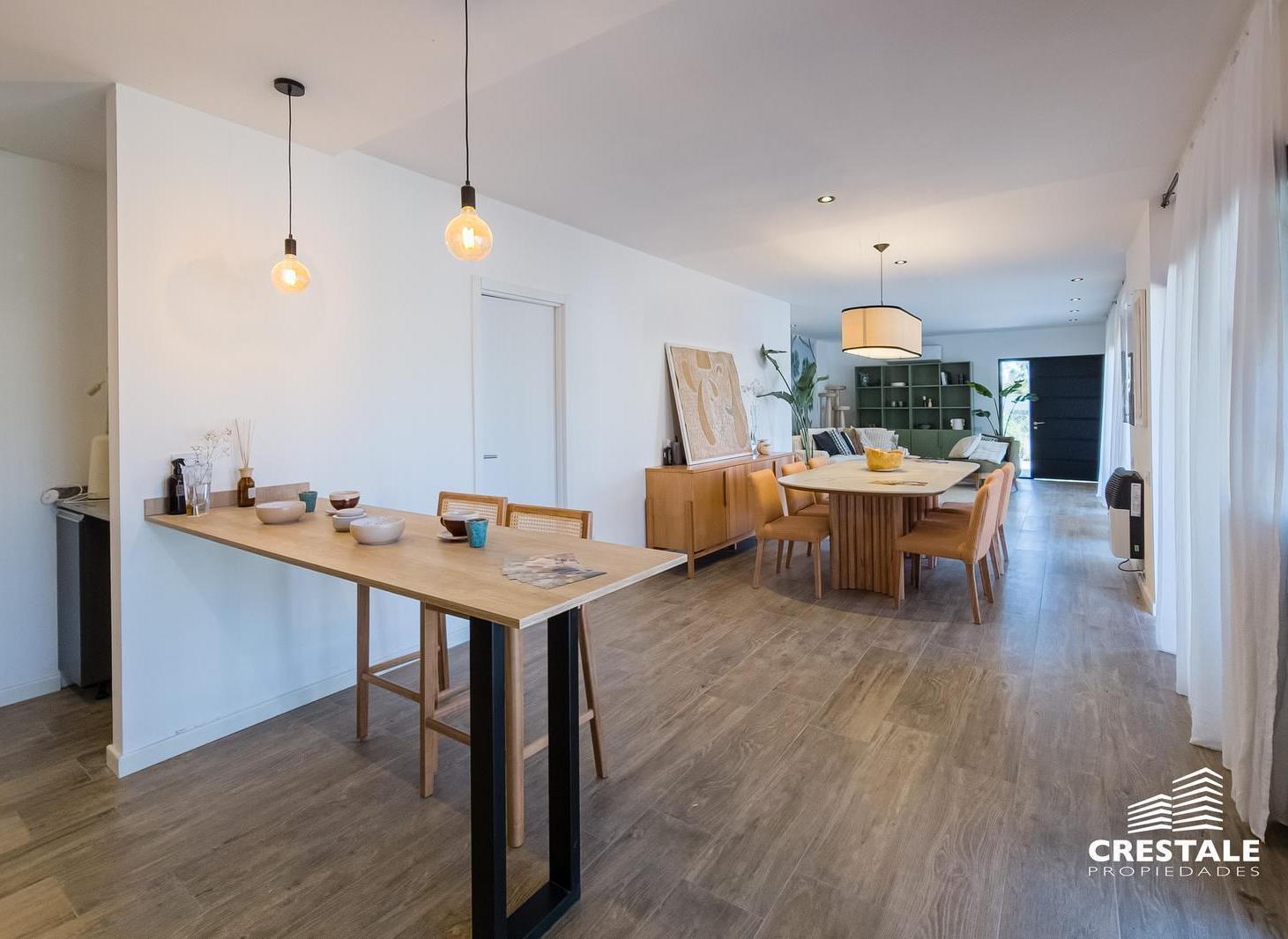 Foto de Venta - Casa 2 dormitorios con galería, parrillero, cochera y jardín, imagen 2
