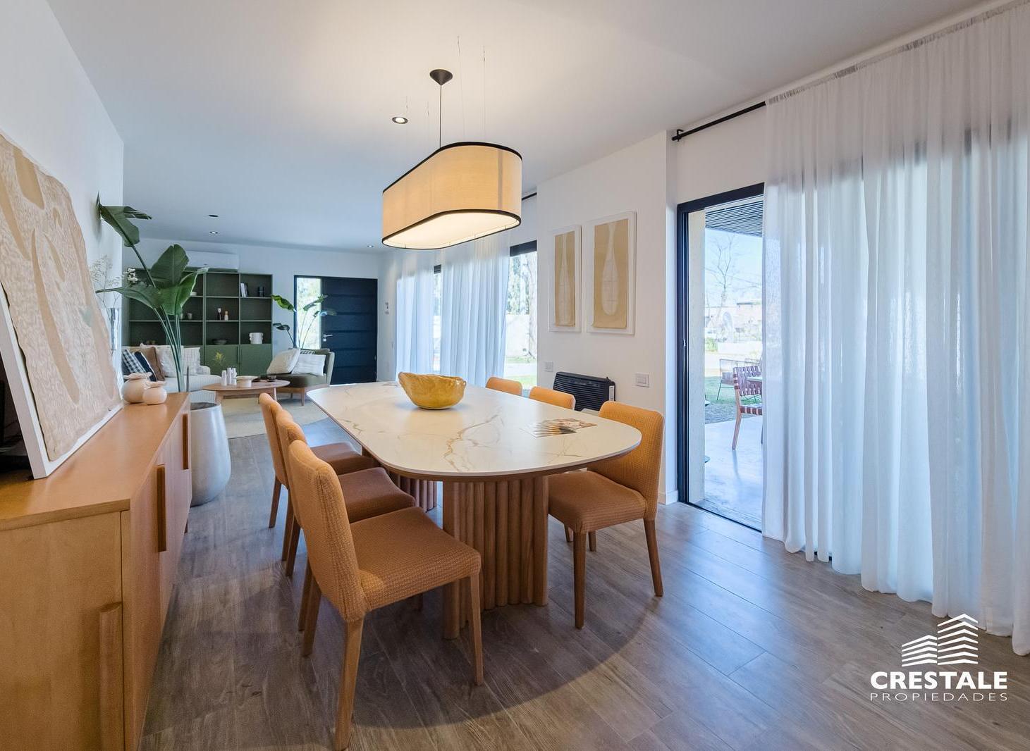 Foto de Venta - Casa 2 dormitorios con galería, parrillero, cochera y jardín, imagen 1