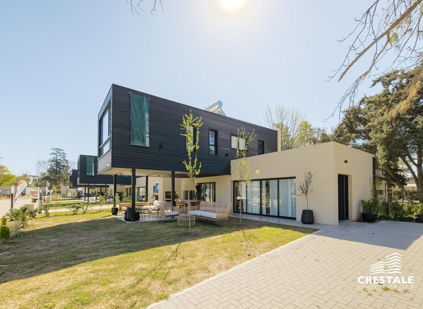 Foto de Venta - Casa 2 dormitorios con galería, parrillero, cochera y jardín, imagen 3