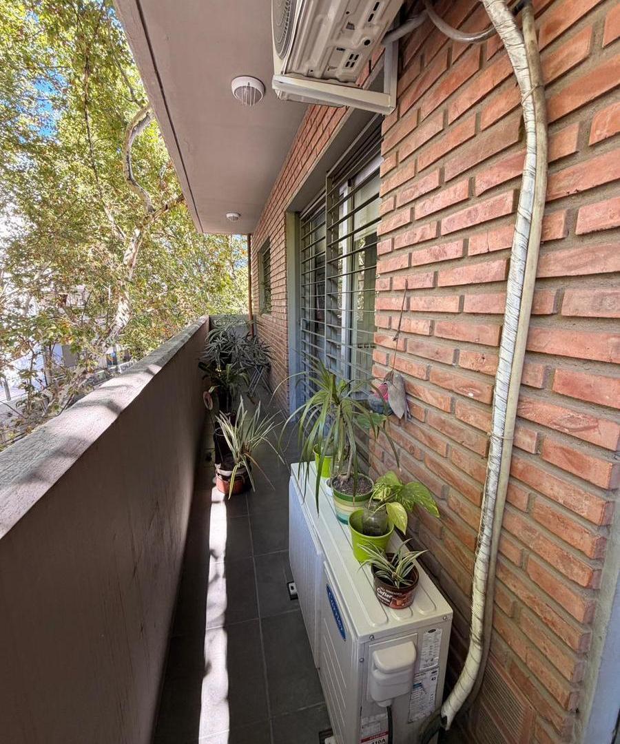 Foto de Venta - Departamento 2 dormitorios con balcón corrido y cochera, imagen 2