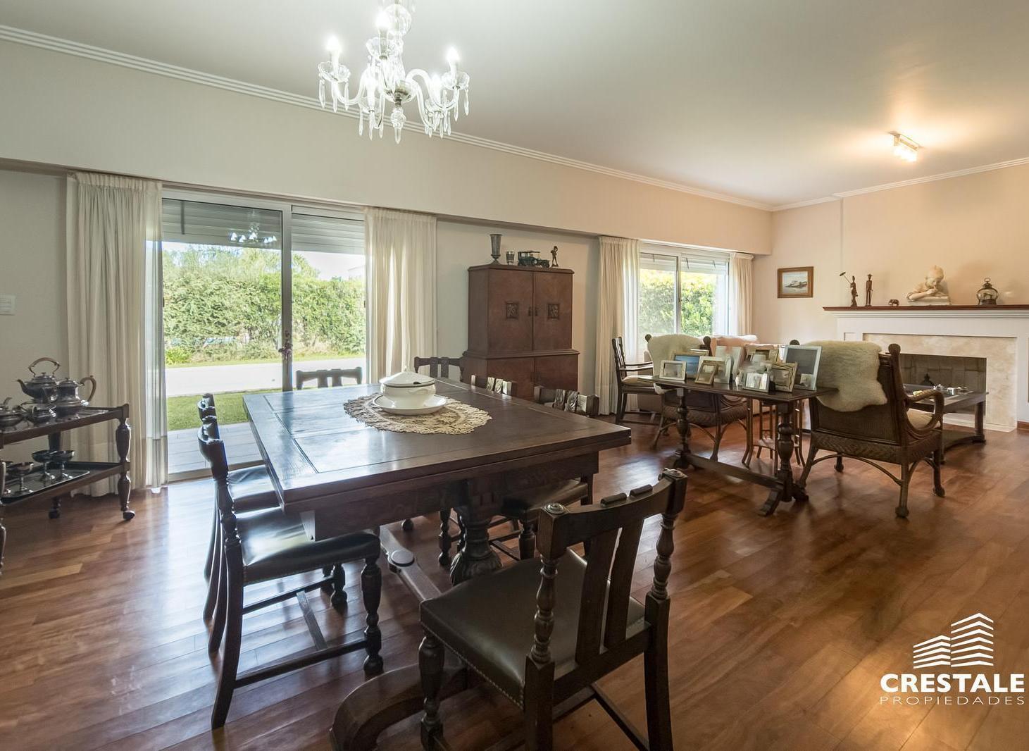Foto de Venta- Casa 3 dormitorios con pileta y doble cochera en barrio privado, imagen 5