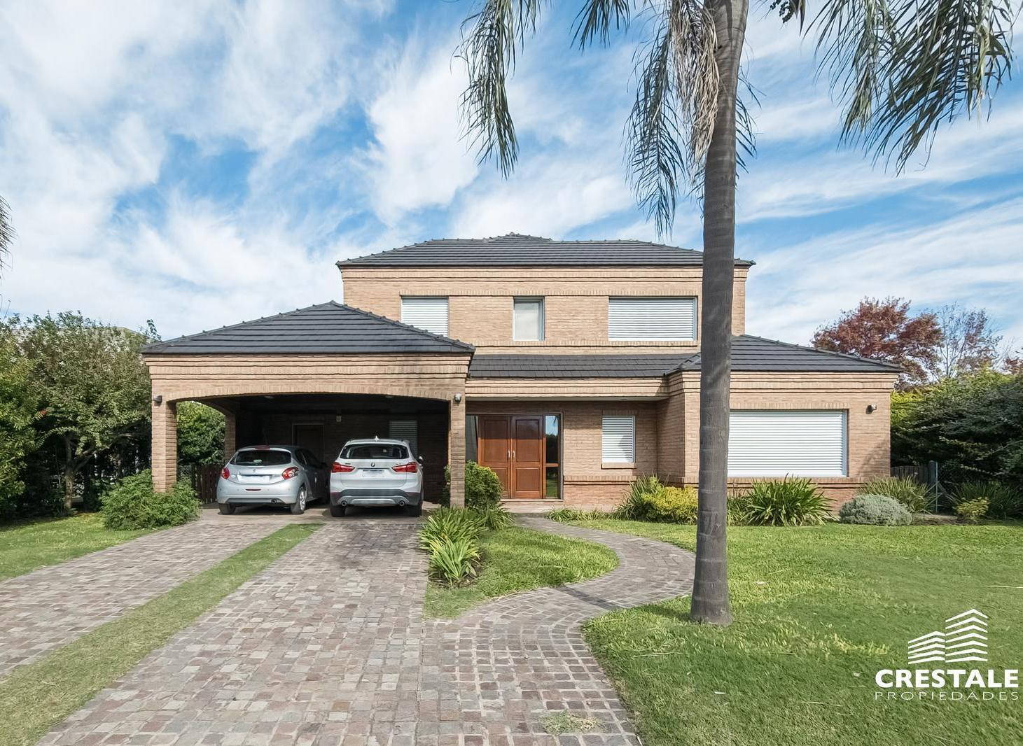 Foto de Venta- Casa 3 dormitorios con pileta y doble cochera en barrio privado, imagen 4