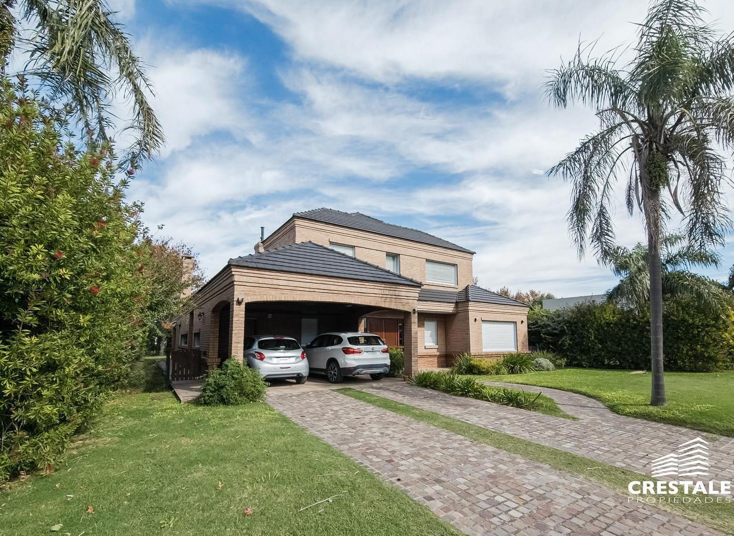 Foto de Venta- Casa 3 dormitorios con pileta y doble cochera en barrio privado, imagen 3