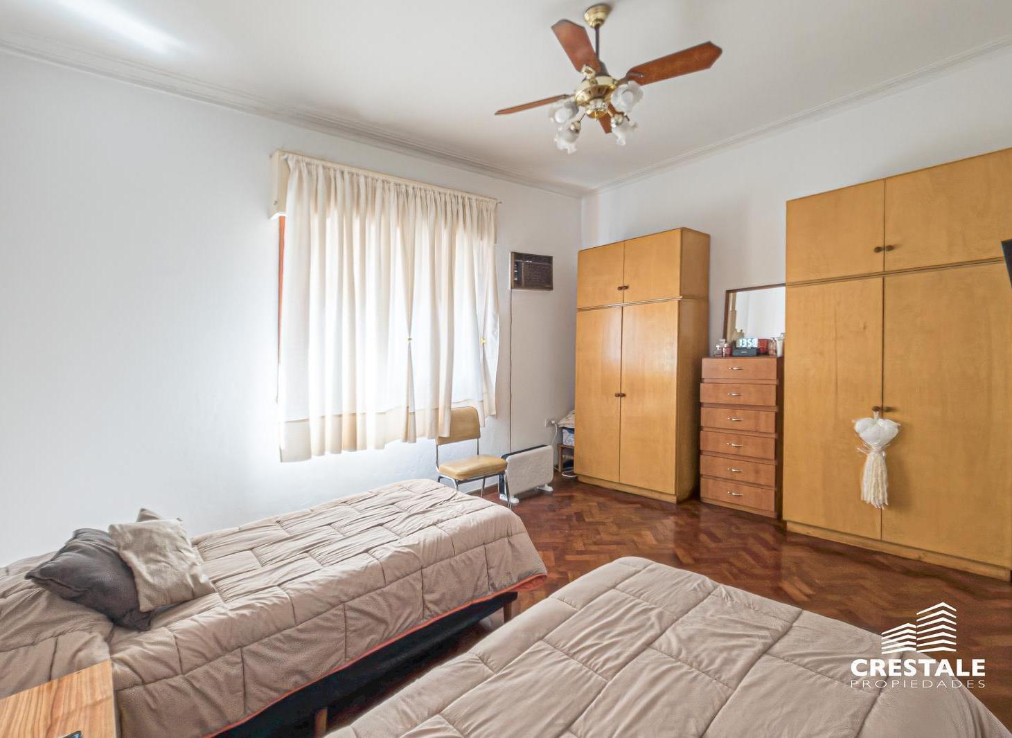 Foto de Venta / Permuta - Casa 3 dormitorios con patio y quincho - Echesortu, imagen 2